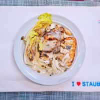 可能是肉桂捲、義大利麵和文字的圖像