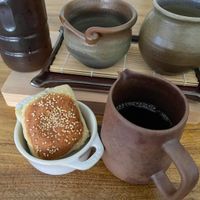 可能是泡茶器和咖啡杯的圖像