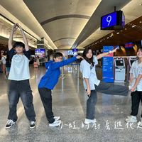 可能是 8 個人、瀏海和文字的圖像