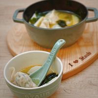 可能是顯示的文字是「 Staub V 」的圖像