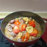 可能是肉排和燉小牛膝的圖像