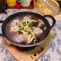 可能是火鍋、粥、麵、豆腐、拉麵和文字的圖像