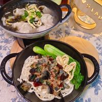 可能是香菇、拉麵、火鍋、麵和文字的圖像