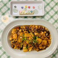 可能是豆腐和顯示的文字是「 B SMAUB 」的圖像