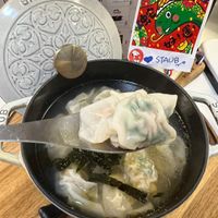可能是火鍋、港式點心、粥、拉麵、豆腐和文字的圖像