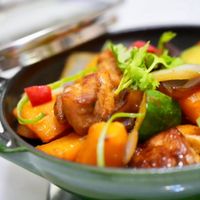 可能是豆腐和炒麵的圖像