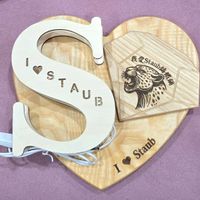 可能是‎紅心和‎顯示的文字是「‎我愛Staub等 我瘦Staubs 我 Staub #Staub绣鐵鍋 STANB A ک T 13 Staub I I‎ 」‎‎ 的圖像