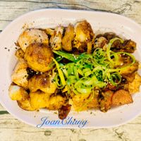 可能是豆腐和顯示的文字是「 JoanChing Joan Chúng 」的圖像
