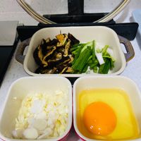 可能是蛋黃、水波蛋、豆腐、粥和文字的圖像