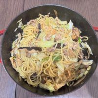 可能是炒麵、麵和義大利麵的圖像