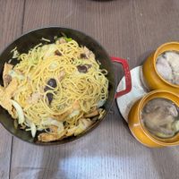 可能是拉麵、麵、炒麵和義大利麵的圖像