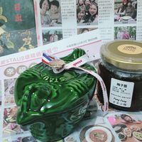 可能是 4 個人、火鍋、豆腐和文字的圖像