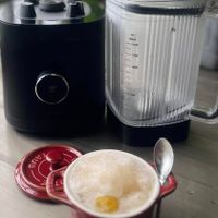 可能是咖啡機、泡茶器、咖啡、咖啡杯和顯示的文字是「 ml MAX 1400 200 1000 500 አልፓች Anu ana 」的圖像