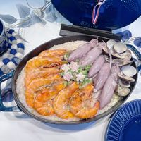 可能是西班牙大鍋飯和文字的圖像