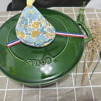 可能是顯示的文字是「 SaUR SEUR 국이 STAUB 」的圖像