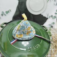 可能是‎顯示的文字是「‎八の 수마 용 ل د STAUB 0‎ 」‎的圖像