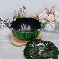 可能是顯示的文字是「 Enjoy every d day STAUB 」的圖像