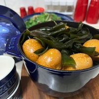 可能是豆腐、拉麵、水波蛋和文字的圖像