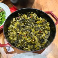 可能是燉小牛膝、莙薘菜和綠葉甘藍的圖像