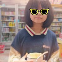 可能是 1 人、眼鏡和文字的圖像