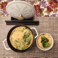 可能是拉麵、豆腐、火鍋、麵、粥和文字的圖像