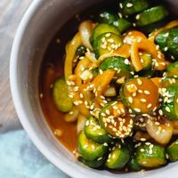 可能是拉麵、香菇和文字的圖像