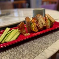 可能是黑麥麵包和總匯三明治的圖像