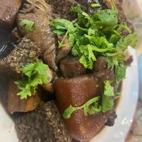 可能是豆腐和燉小牛膝的圖像