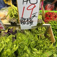 可能是綠葉甘藍、莙薘菜和文字的圖像