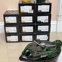 可能是鞋子和文字的圖像
