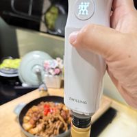 可能是顯示的文字是「盛 ZWILLING ZWILLING UEPEE 」的圖像