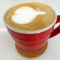 可能是咖啡杯、咖啡和紅心的圖像