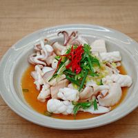 可能是壽司和生魚片的圖像