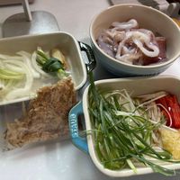 可能是鯷魚、拉麵和顯示的文字是「 민 STAUB 」的圖像