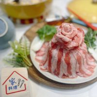 可能是火鍋和顯示的文字是「料理 家8 料理」的圖像
