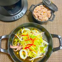 可能是炒飯、西班牙大鍋飯和文字的圖像
