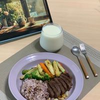 可能是肉排和文字的圖像