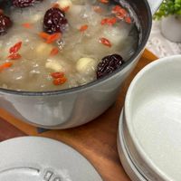 可能是龍眼和顯示的文字是「 SHUP STAUB anvds 」的圖像