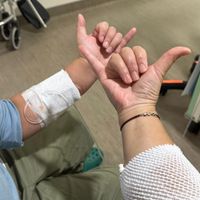 可能是 1 人和醫院的圖像