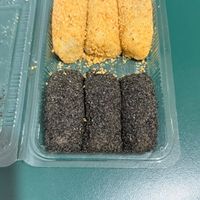 可能是炸丸子和甜點的圖像
