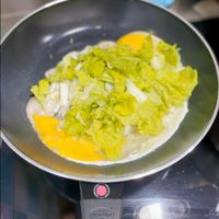 可能是水波蛋、歐姆蛋和蛋黃的圖像
