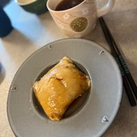 可能是水果塔和半圓形餡餅的圖像