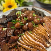 可能是香菇、炒麵和文字的圖像