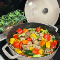 可能是豆腐、燉小牛膝和顯示的文字是「 Sweet FAngFAng FAng 」的圖像