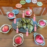 可能是舒芙蕾、杯子蛋糕、戚風蛋糕、義式冰淇淋和文字的圖像