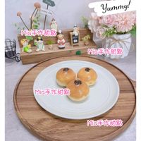 可能是半圓形餡餅和顯示的文字是「 every everyday day Delicacy Erjoy yиTTy! Mia手作甜點 BARERY Mia手 Mia手作甜點 Mia手作甜點 Mia Mia手作甜點 Mia Mia手作甜點」的圖像