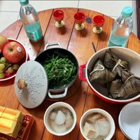 可能是港式點心、粥和龍眼的圖像
