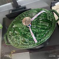 可能是顯示的文字是「 Sa STAUB #taub staub oftion 小红书 小红书号: 小红书号：1864705160 1864705160 」的圖像