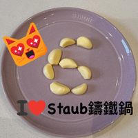 可能是顯示的文字是「 SHALE Staub錦鐵鍋 壽鐵鍋」的圖像