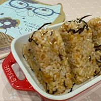 可能是壽司、豆腐和顯示的文字是「 OO Mixed d no CoTp coTPa! so mpd 」的圖像